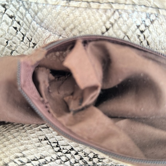 NY Artificial Vegan Leather Bag - Picture 9 of 10